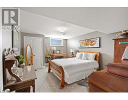 4 CLAYTON STREET - 33