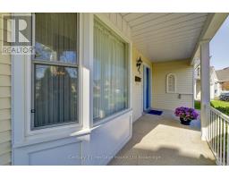 63 HAWKINS CRESCENT - 4