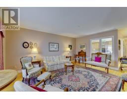 63 HAWKINS CRESCENT - 9