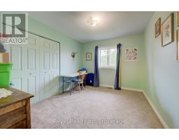 18 COWAN STREET E - 19
