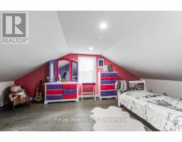 687 ADELAIDE STREET - 31