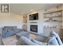 42 PEGGY AVENUE - 13
