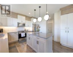 42 PEGGY AVENUE - 18