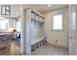 42 PEGGY AVENUE - 25
