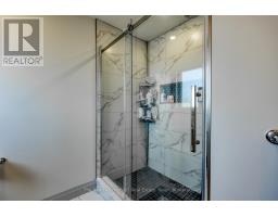 42 PEGGY AVENUE - 32