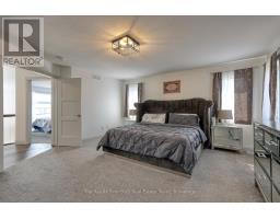 42 PEGGY AVENUE - 34
