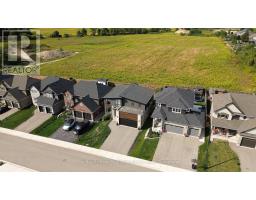 42 PEGGY AVENUE - 6