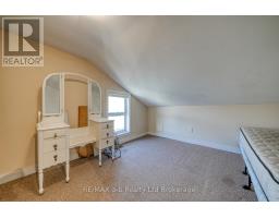 27 SOVEREIGN STREET W - 32