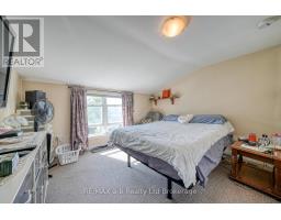27 SOVEREIGN STREET W - 34