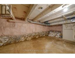 27 SOVEREIGN STREET W - 45