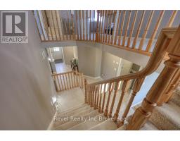 7 WOODHATCH CRESCENT - 26