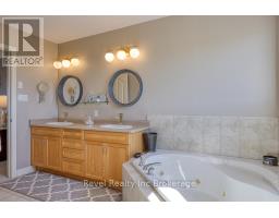 7 WOODHATCH CRESCENT - 32