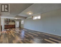 7 WOODHATCH CRESCENT - 36