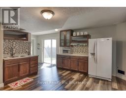 7 WOODHATCH CRESCENT - 38