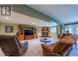 11 WOODSIDE DRIVE - 18