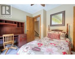 8 BETH COURT - 35