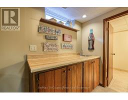 8 BETH COURT - 43