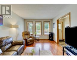30 LAUREL CRESCENT - 10