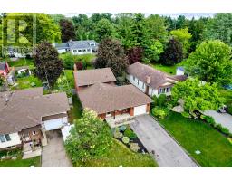 30 LAUREL CRESCENT - 2