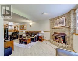 30 LAUREL CRESCENT - 24