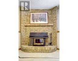 30 LAUREL CRESCENT - 25