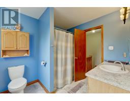 30 LAUREL CRESCENT - 32