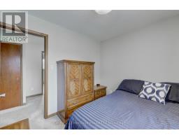 30 LAUREL CRESCENT - 35