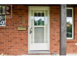 30 LAUREL CRESCENT - 4