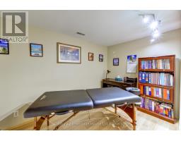 30 LAUREL CRESCENT - 41