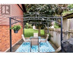 30 LAUREL CRESCENT - 45