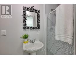 33 CLARK ROAD E - 22