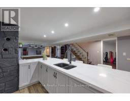 33 CLARK ROAD E - 33