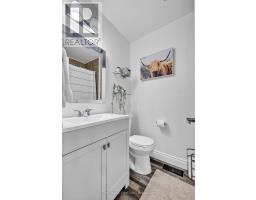 4 TOMPKINS COURT - 12