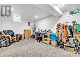 4 TOMPKINS COURT - 17