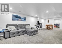 4 TOMPKINS COURT - 18
