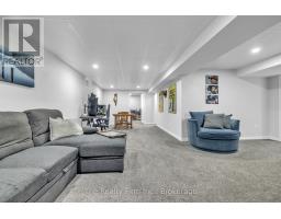 4 TOMPKINS COURT - 24
