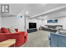 4 TOMPKINS COURT - 25