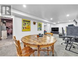 4 TOMPKINS COURT - 26