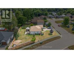 4 TOMPKINS COURT - 35