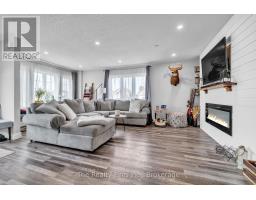 4 TOMPKINS COURT - 6