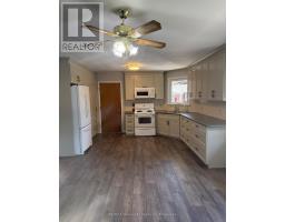 20 FAIRFIELD CRESCENT - 2
