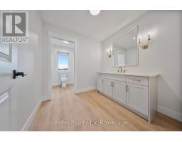 574252 OLD SCHOOL LINE - 18