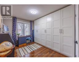 18 DEMEYERE AVENUE - 16