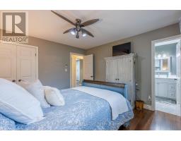 18 DEMEYERE AVENUE - 19