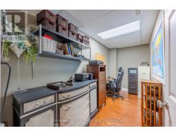 18 DEMEYERE AVENUE - 26