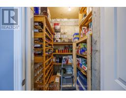 18 DEMEYERE AVENUE - 33