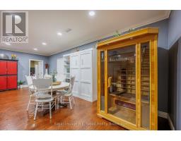 18 DEMEYERE AVENUE - 34