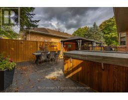 18 DEMEYERE AVENUE - 36