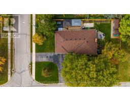 18 DEMEYERE AVENUE - 43