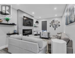 3 MARY STREET E - 26